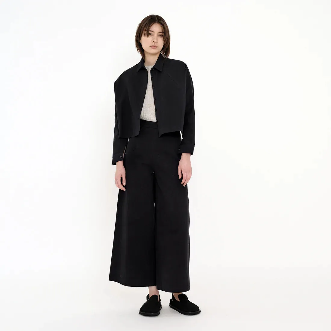 7115 By Szeki Black Heavy Canvas 3/4 Cropped Cotton Shirt Jacket