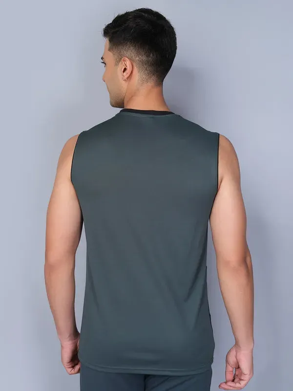 Men Colorblock Slim Fit Crew Neck Innerwear Vest with TECHNO COOL